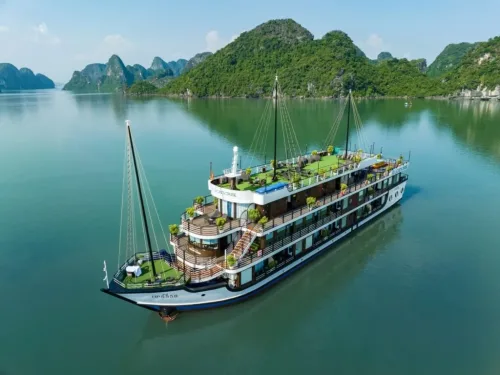 5 Days Northern Vietnam Experience: Halong Bay Overnight Cruise & Ninh Binh Scenic Beauty